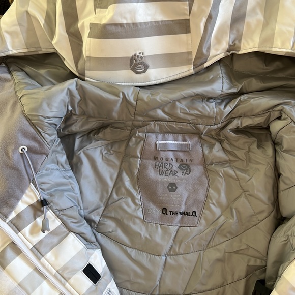 Mountain Hardware ski jacket - Picture 2 of 10